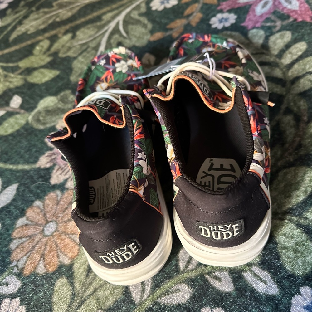 Hey Dude mens tropical Canvas Sneakers in Black with Green and White Accents 13 - Picture 6 of 6
